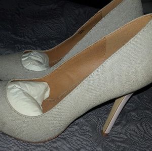 Beige canvas with baby pink leather heel